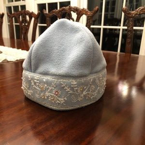 Girl’s fleece hat w/ ponytail opening